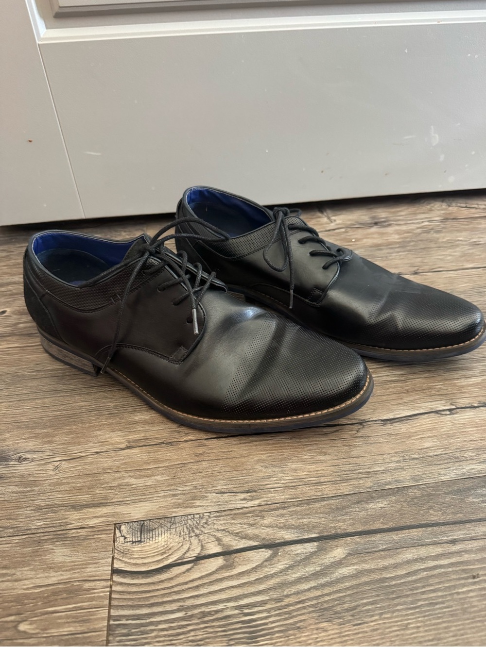Men's Black Lace-Up Derby Shoes